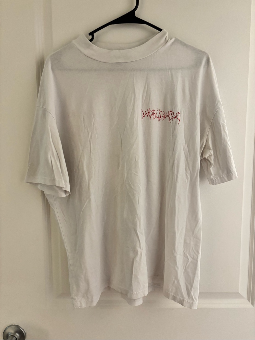 Boohoo White Short-Sleeve Tee with Red Chest Graphic